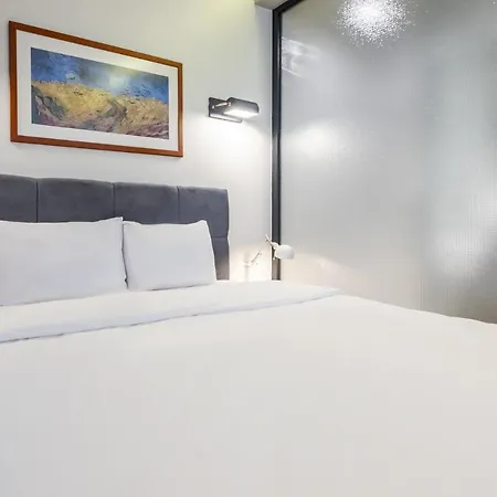 Dreamy And Flat In Beyoglu Apartment